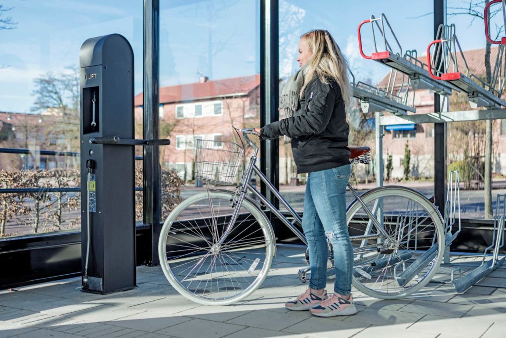 pyöränhuoltopiste ja kaksikerrosteline