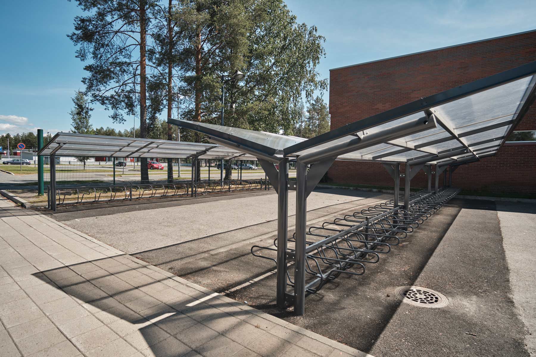 Pyöräkatokset harmaalla värityksellä, kaksipuolinen katos