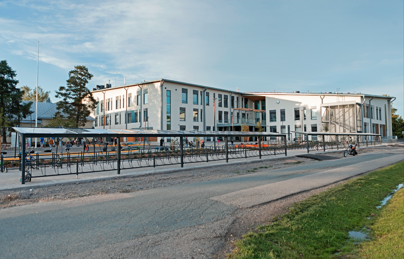 Kinnarin koulun pyöräkatos