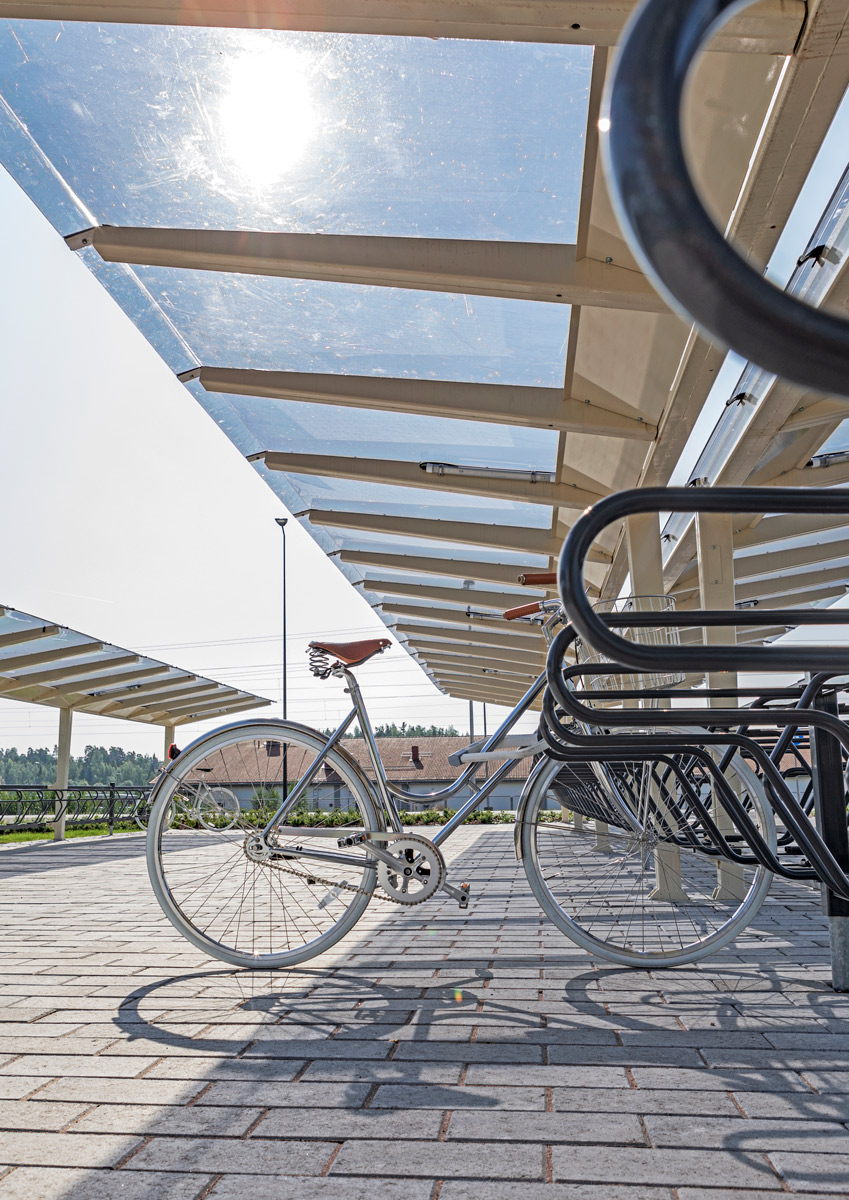 Runkolukitusteline pyöräkatoksen alla