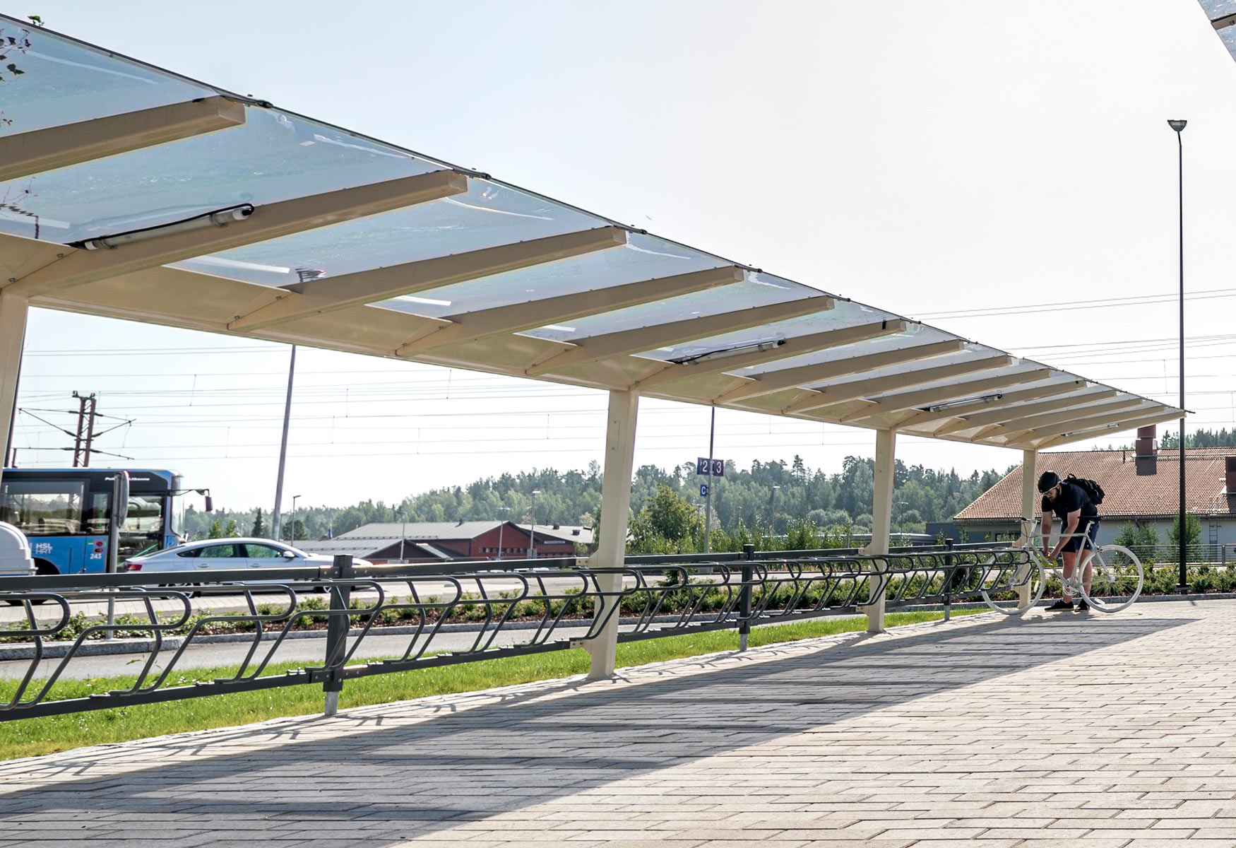 Pyöräkatos lasilla