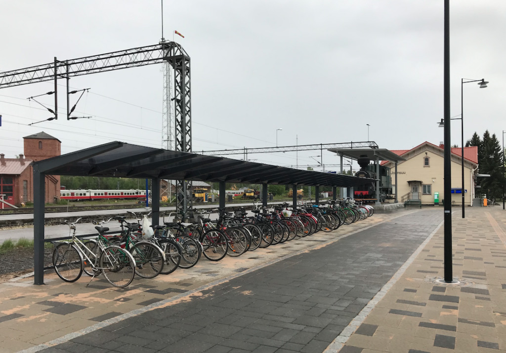 Pyöräkatos Joenuusn rautatieasemalla