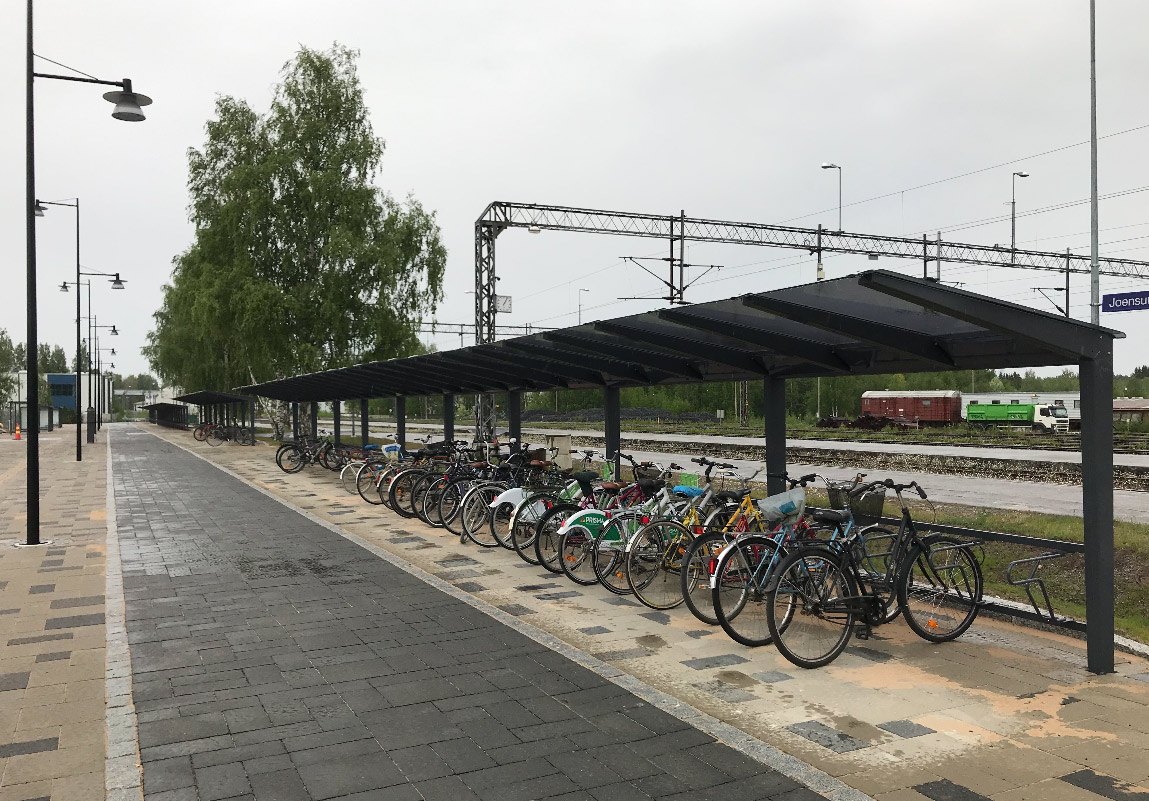 Pyöräkatos Joenuusn rautatieasemalla