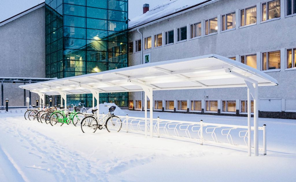 Modulaarinen ja jatkettava pyöräkatos ja pyöräteline