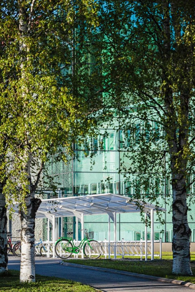 Valkoiset pyöräkatokset