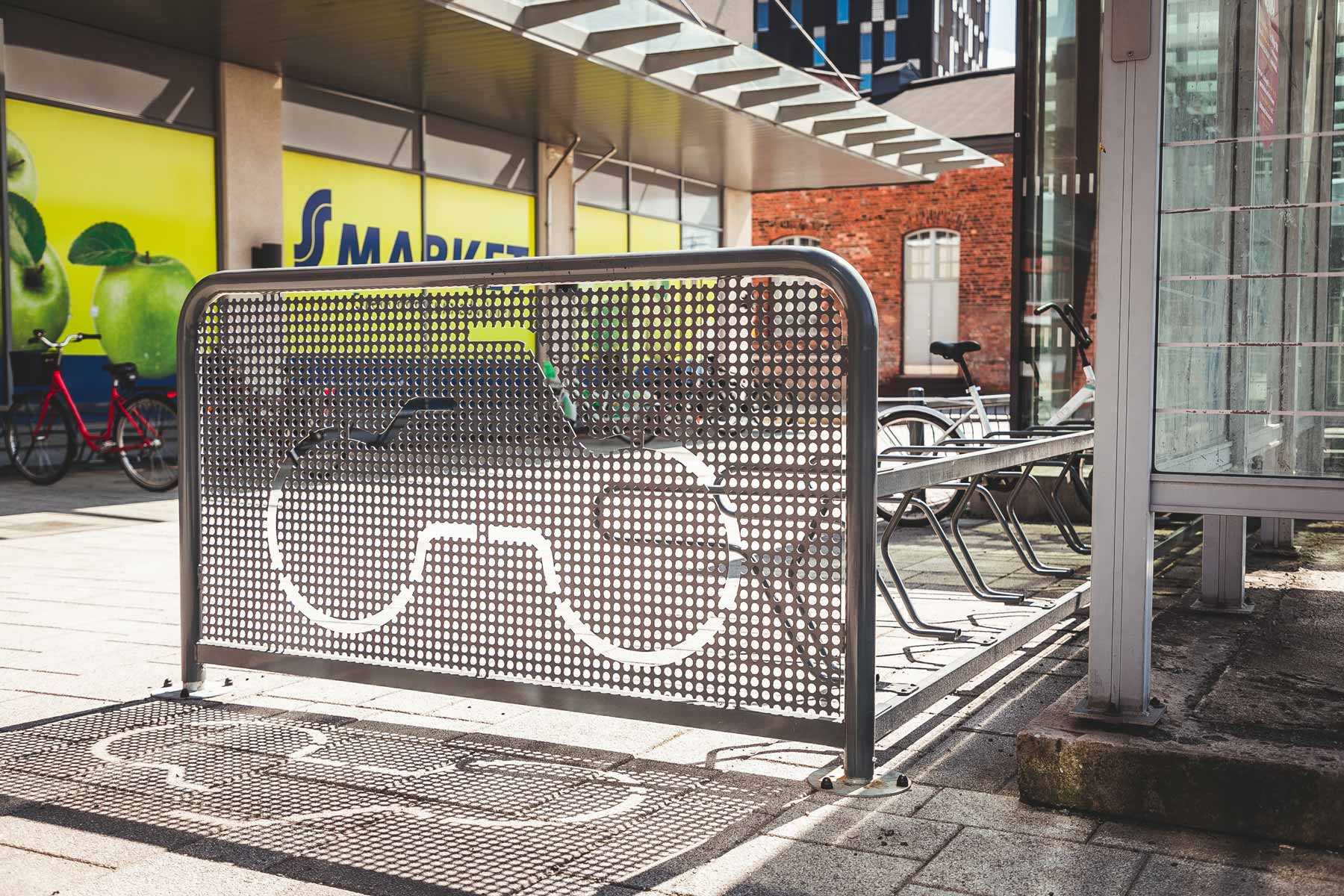 Pyöräteline kadunvarrella