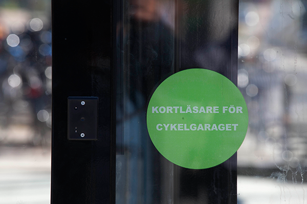 Cykelgarage FLOW med bild på information om access-kort