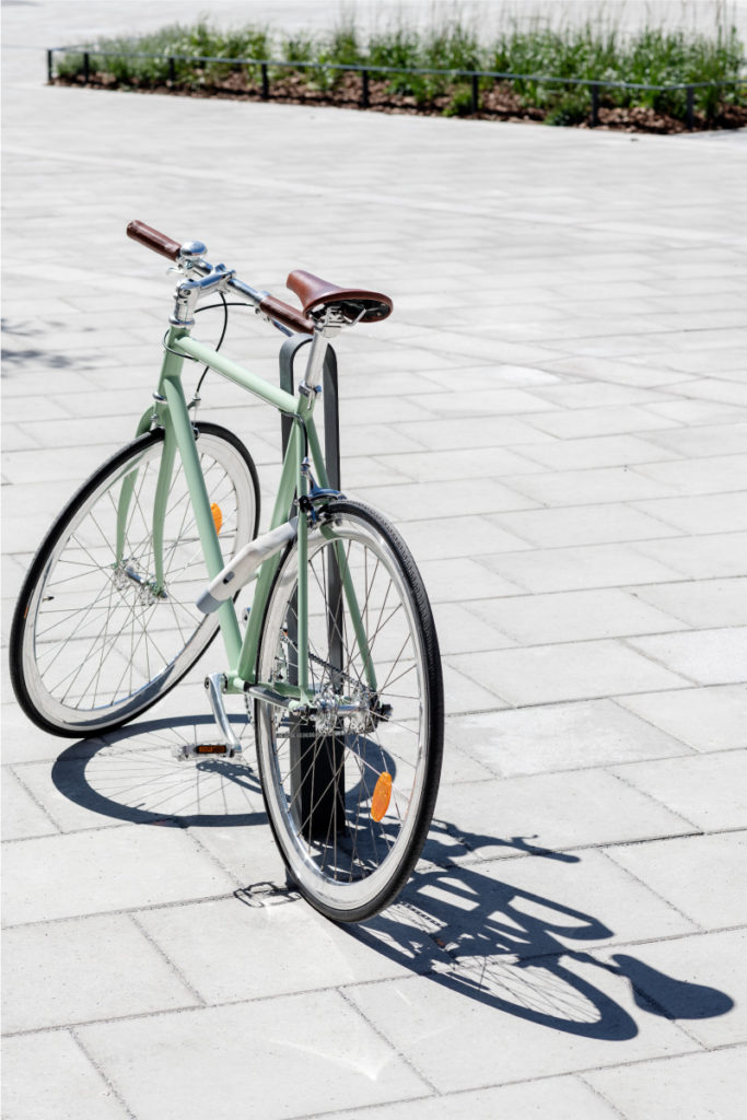 Cykelpollare LUX från Cyklos där det står en grön cykel