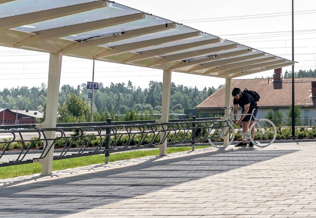Cykeltak med platstak som ger glaskänsla