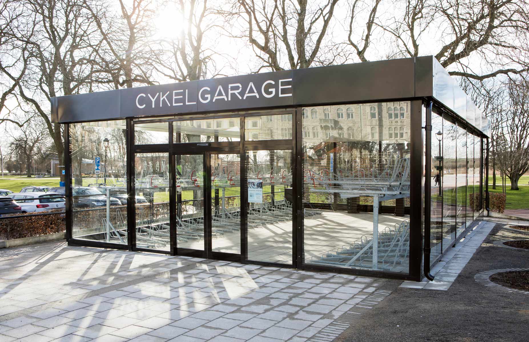 Vid LINK cykelgarage kan man parkera och utföra cykelservice på sin cykel
